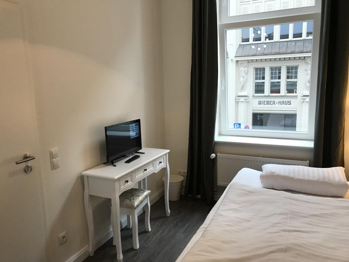 Hotel Fame Am Hauptbahnhof Hamburg Exterior photo
